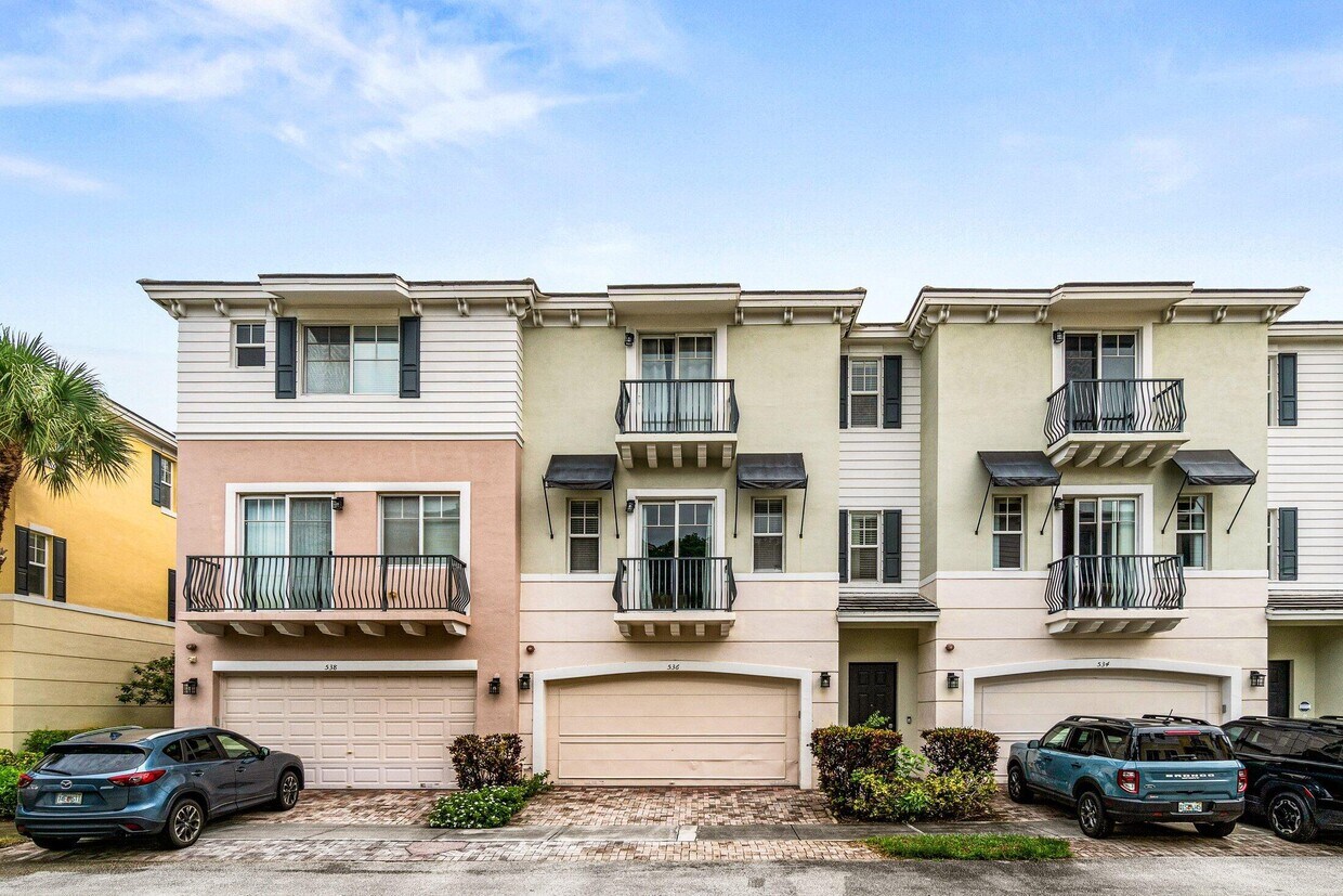 Primary Photo - 536 NW 39th Cir