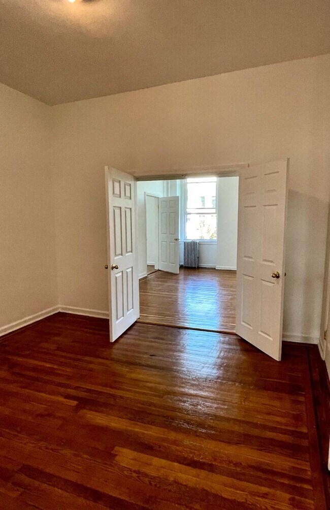 Foto del edificio - 96 1st Pl