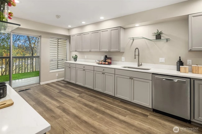 Building Photo - Beautiful 3 Bedroom Townhome in Redmond