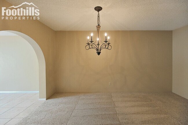 Building Photo - Spanish style Townhome in the Foothills