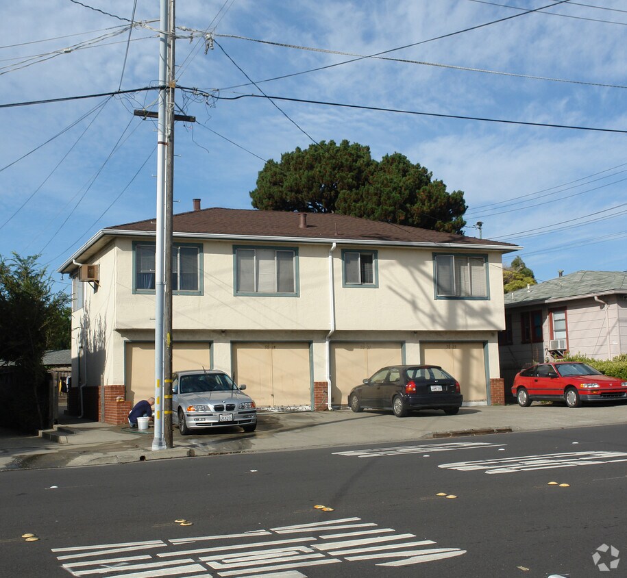 Building Photo - 5017 Barrett Ave