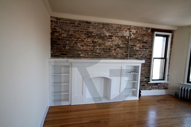 Building Photo - 2330 N Spaulding Ave