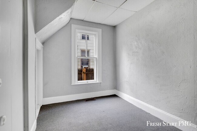 Foto del edificio - Charming 3-Bedroom Home in the Heart of Ka...