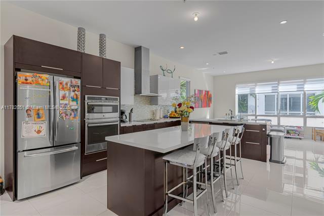 Foto principal - 6671 NW 105th Pl