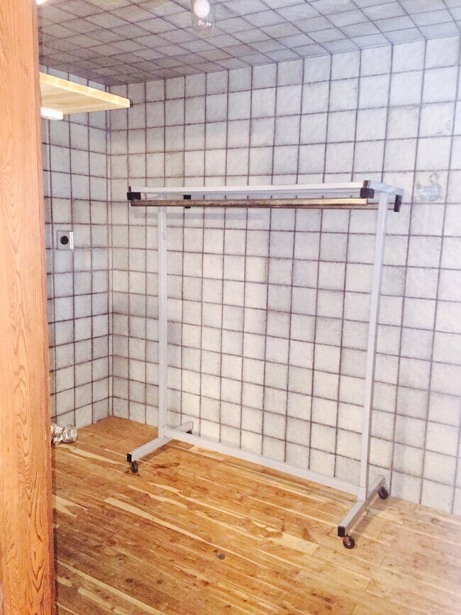 Bonus Room - 969 Acalanes Rd