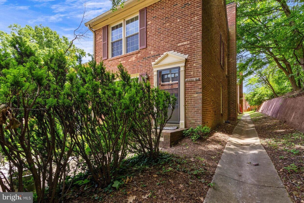 2524 S Walter Reed Dr Unit E, Arlington, VA 22206 Condo for Rent in