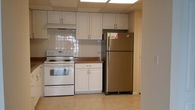 Building Photo - 3855 N Parkway Dr