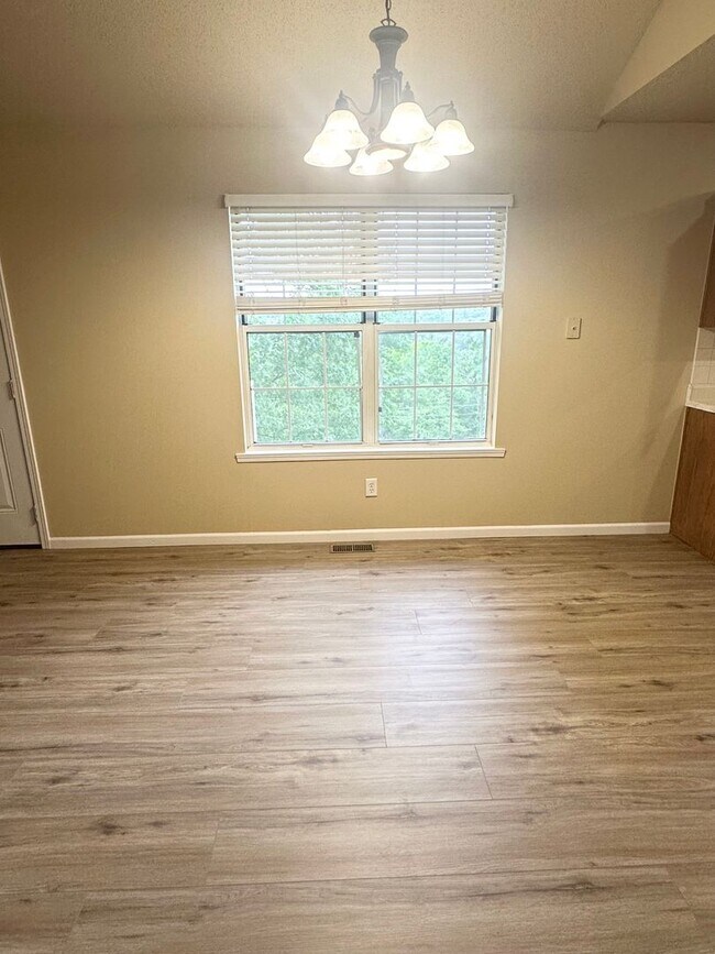 Building Photo - Spacious 4-Bedroom Home in Branson