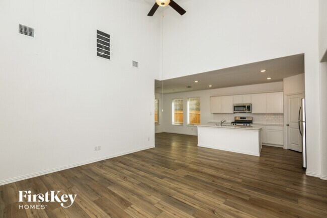 Building Photo - 2544 Northcote Dr