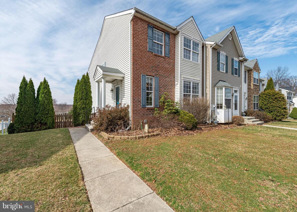 Primary Photo - 1846 Upper Forde Ln