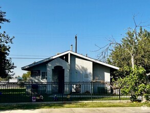 Building Photo - 1508 E 11th St