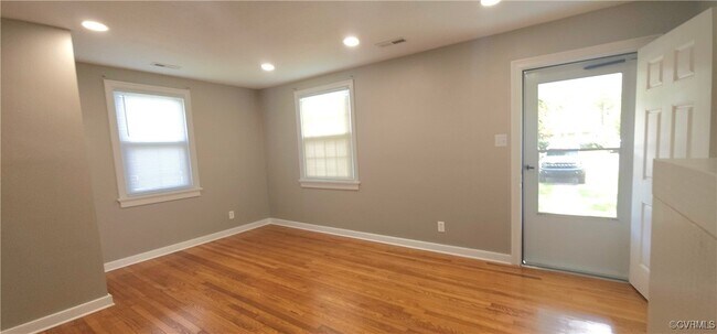 Foto del edificio - 1711 Betty Ln
