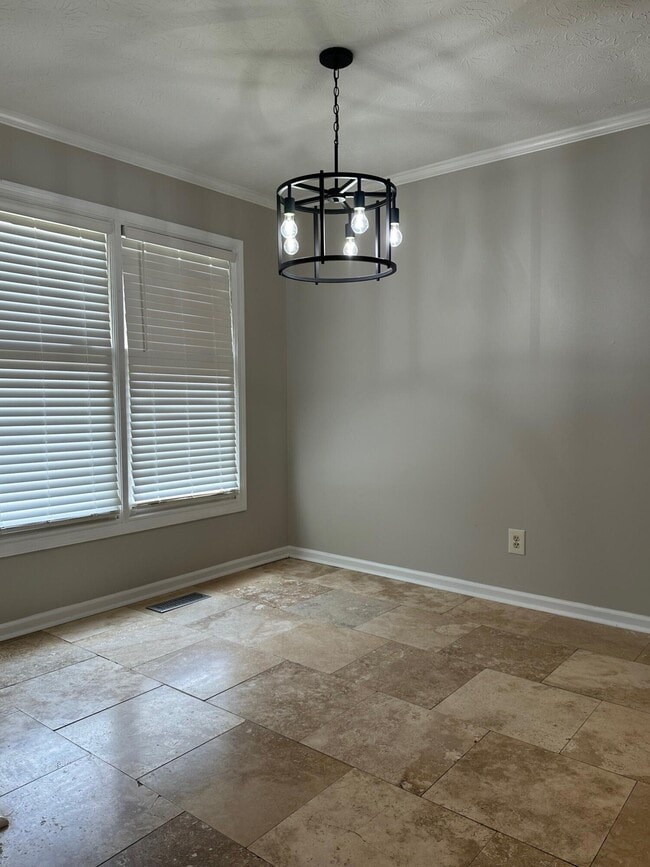 Building Photo - 3505 Lakeside Ct