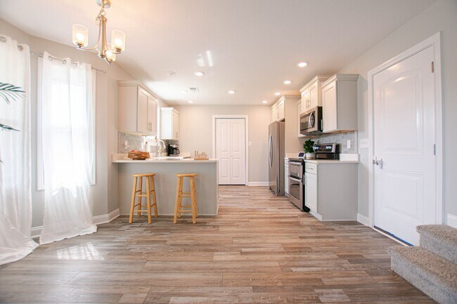 Foto del edificio - Pet Friendly Three Bedroom with Bonus!