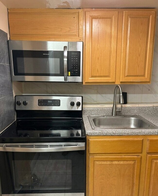 Foto del edificio - 448 E 94th St