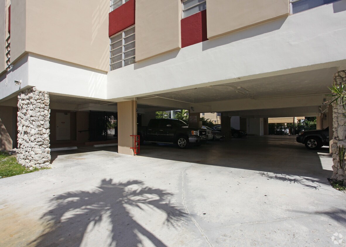 Building Photo - 221 Majorca Ave