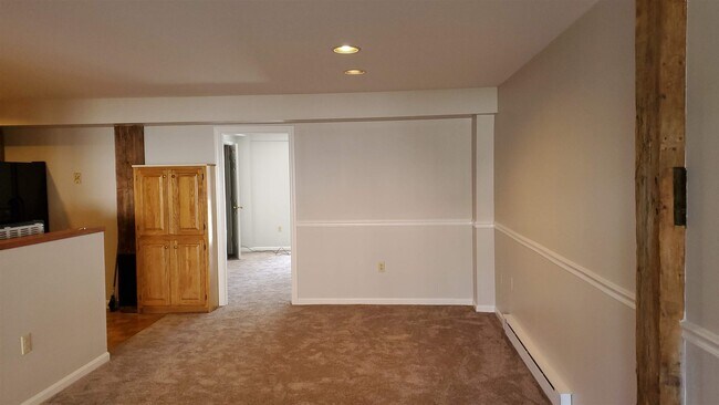 Building Photo - 621 Bishop Rd