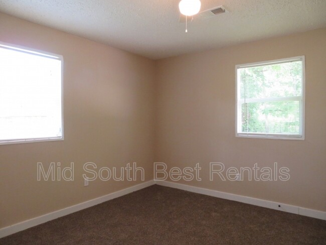 Building Photo - 3251 Madewell St