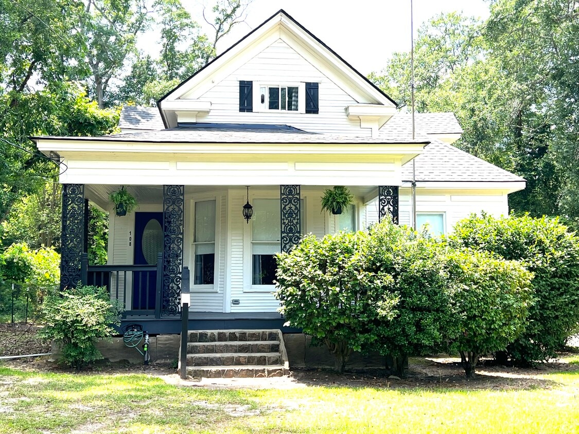 Primary Photo - 108 S Farmerville St