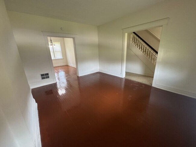 Building Photo - Delightful 3-bedroom, 1-bathroom single-fa...