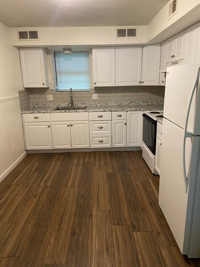 Foto del edificio - 2821 Roma Ln