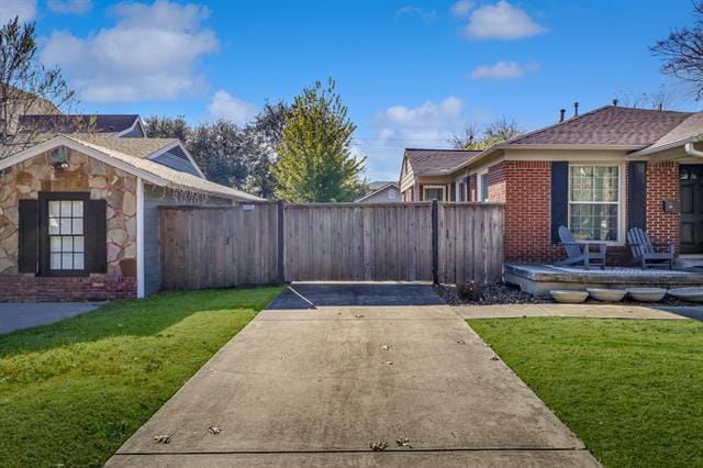 Building Photo - 6222 Kenwood Ave