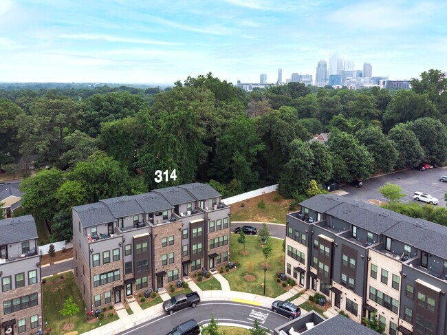 Walking distance from everything southend and uptown has to offer - 314 Music Hall Way