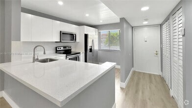 Building Photo - 3571 Inverrary Dr