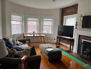 Building Photo - 915 Beacon St