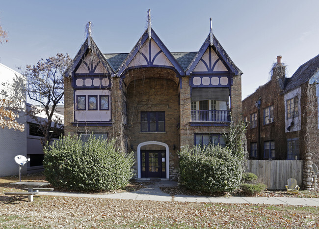 4726 - 4734 Summit St - Green Gables Apts