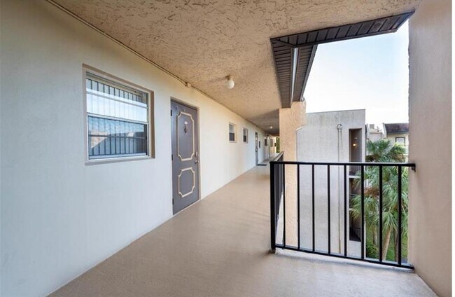 Foto del edificio - 9230 Lagoon Pl