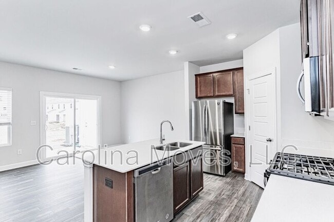 Photo - 225 Telford Dr House