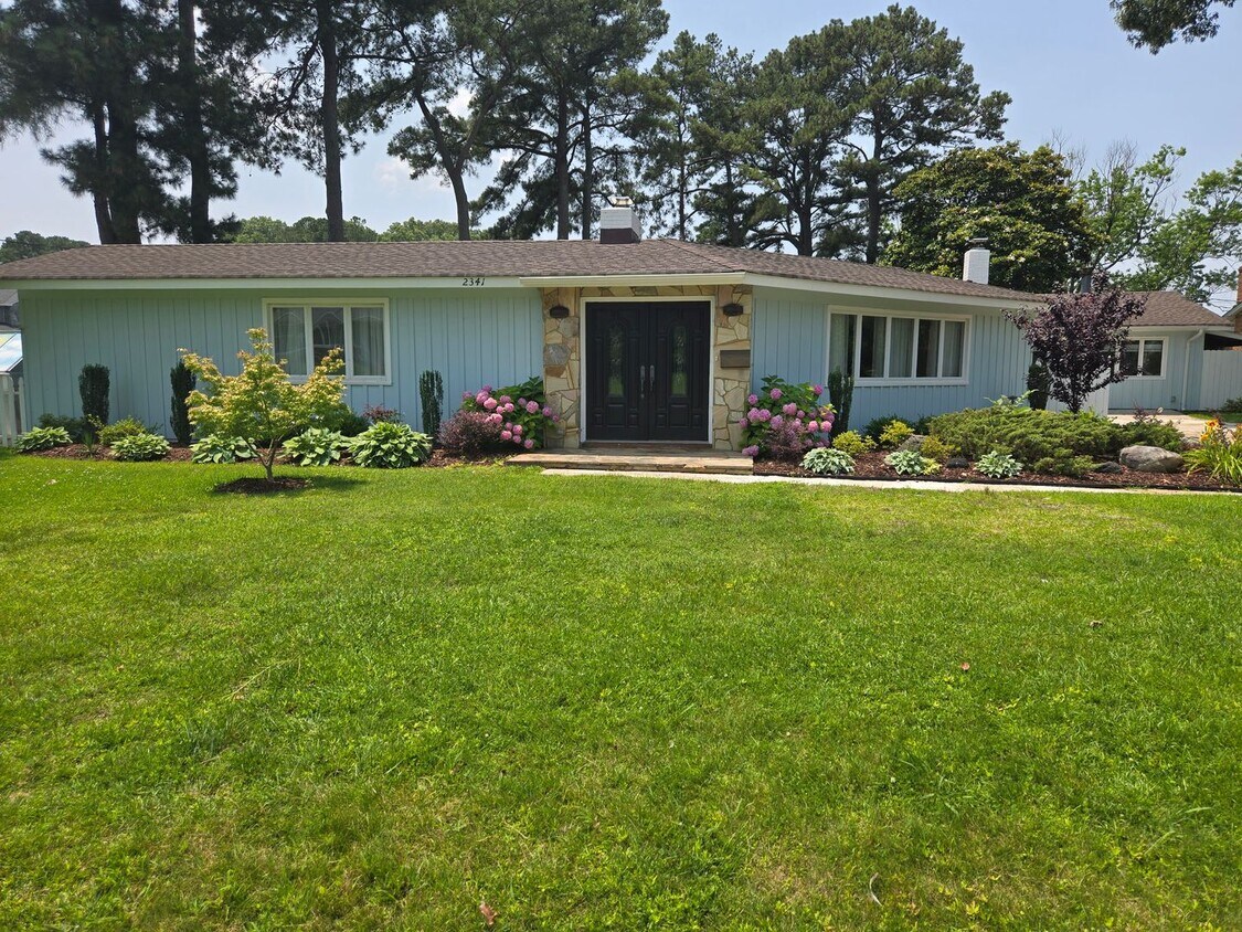 Primary Photo - Stunning Waterfront Property in Virginia B...