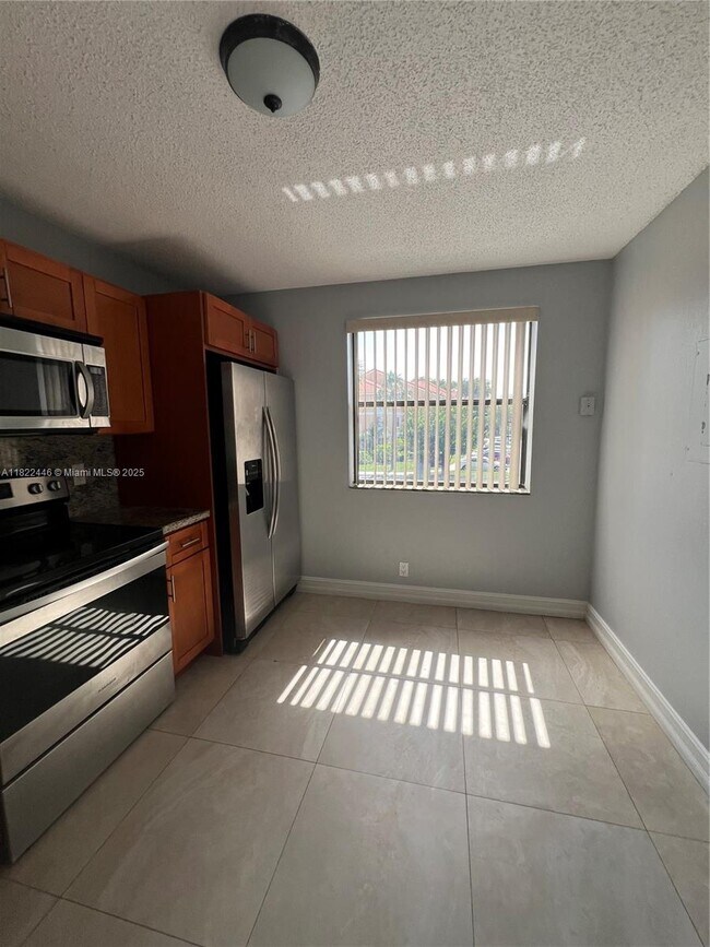 Foto del edificio - 5801 Riverside Dr