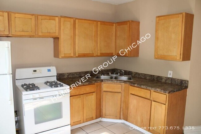 Foto del edificio - 5 Bedroom House Available For Rent Now!