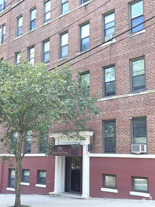 Building Photo - 331 79th St