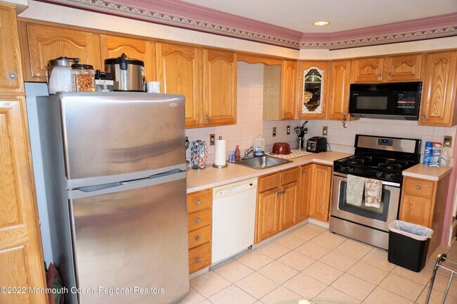 Building Photo - 38 Alpine Rd