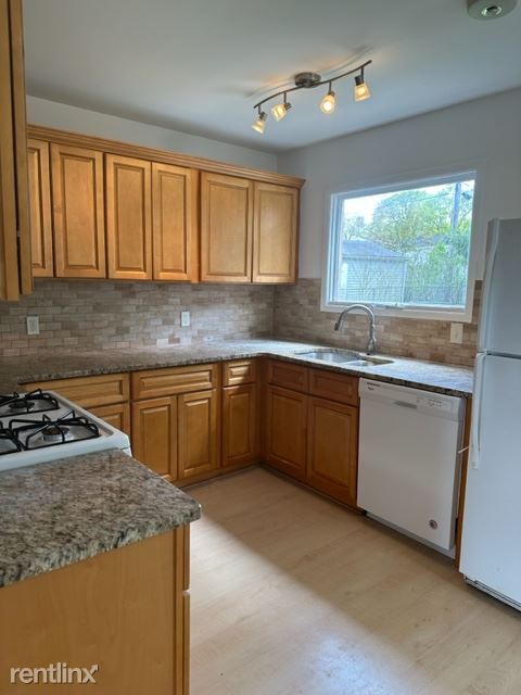 Building Photo - 3 br, 1 bath House - 18 Tower Dr