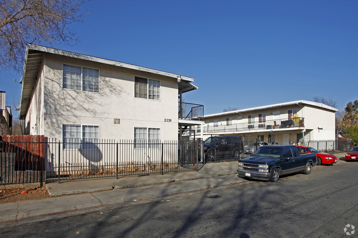 Primary Photo - Beaumont Apartments