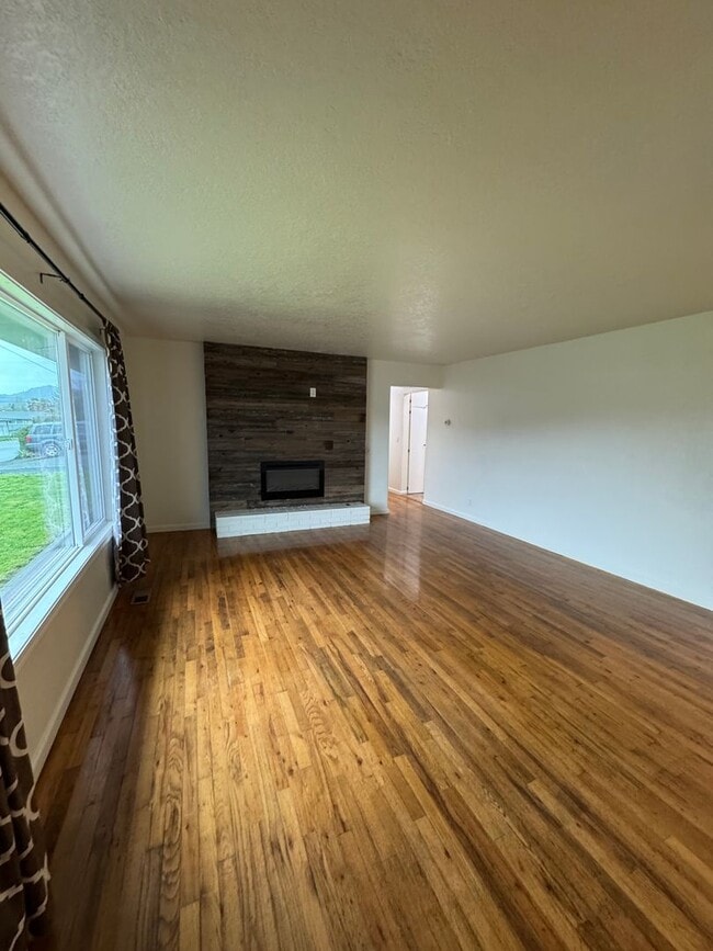 Building Photo - Winston 3 bedroom 2 bath with large storage shed and carport