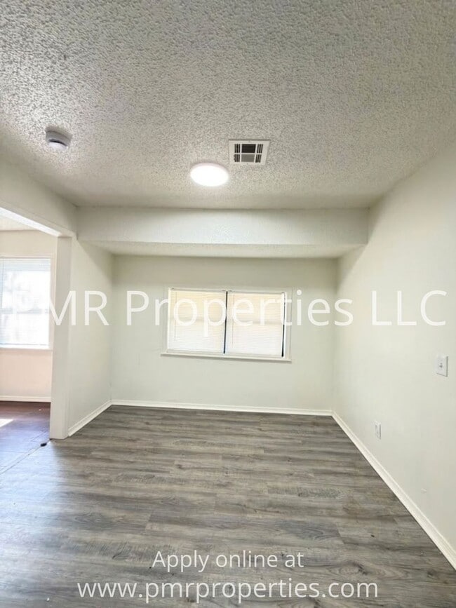 Building Photo - 1411 NW Hoover Ave