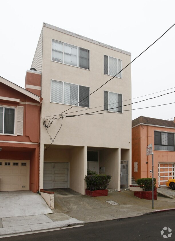 Primary Photo - 235 Miriam St