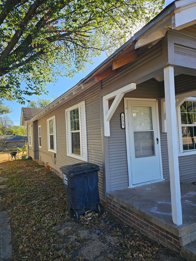 Building Photo - 1 Bed 1 Bath For Rent    50% off first mon...