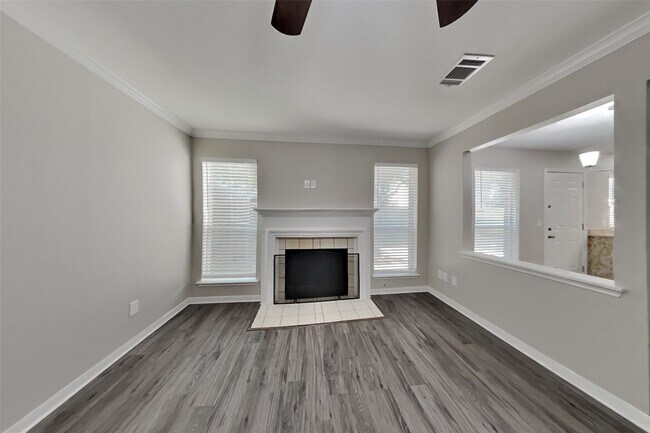 Foto del edificio - 10011 Storm Meadow Dr