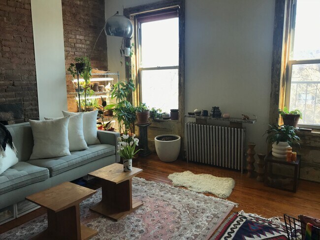 Building Photo - 207 Franklin St