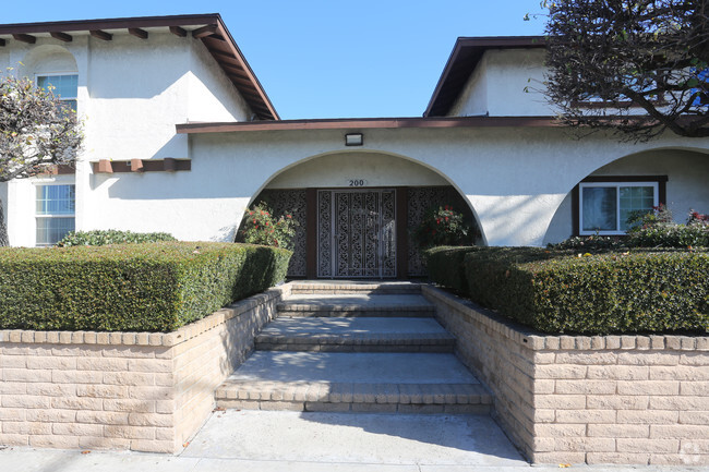 Front Entrance - Park Wilshire Apartments