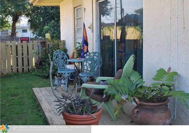 Foto del edificio - 3 br, 2.5 bath House - 1238 Northeast 36th...