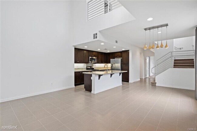Foto del edificio - 2 br, 2.5 bath Condo - 555 Rockefeller