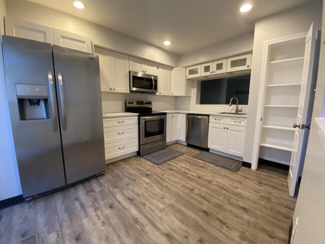 Building Photo - 1018 Dartmouth Glen Way