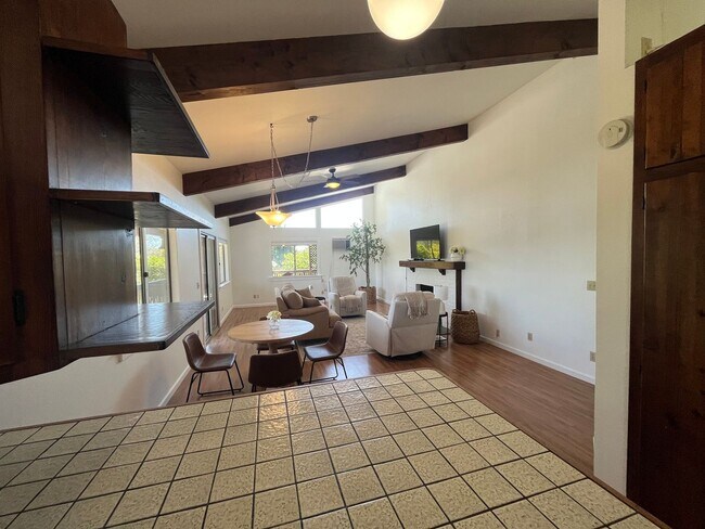 Foto del edificio - 886 Pine View Dr